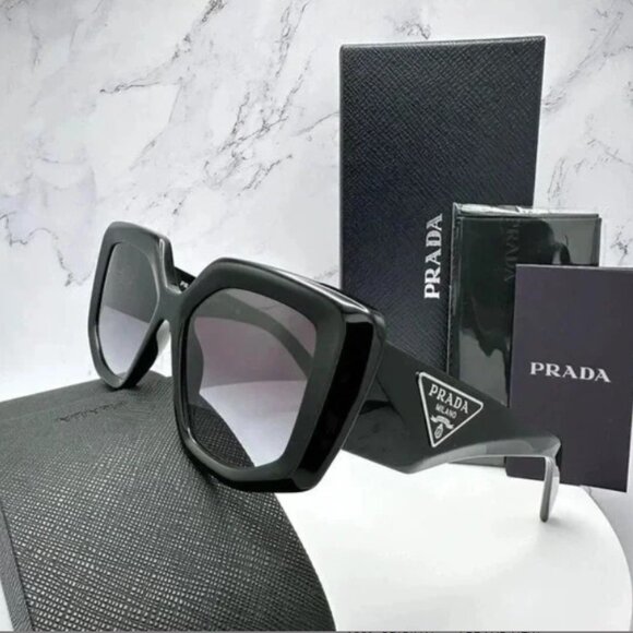 🇮🇹 BRAND NEW PRADA Sunglasses With BOX / CARD / TAG - AUTHENTIC %100 - Picture 1 of 8